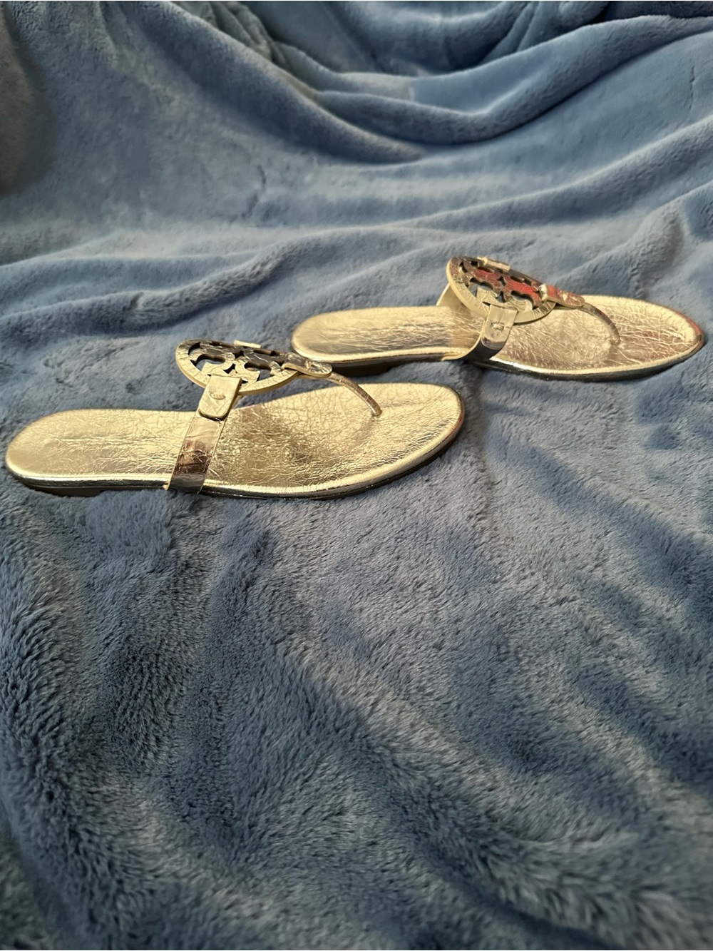 Tory Burch Metallic Gold Logo Thong Sandals - Picture 3 of 7